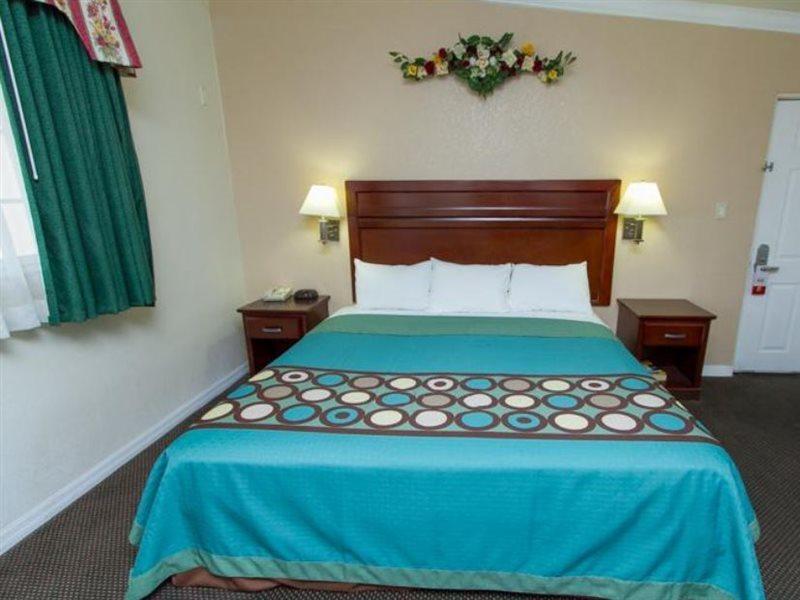 ทราเวลลอดจ์ เฟรสโน คอนเวนชัน เซ็นเตอร์ แอเรีย Motel ภายนอก รูปภาพ
