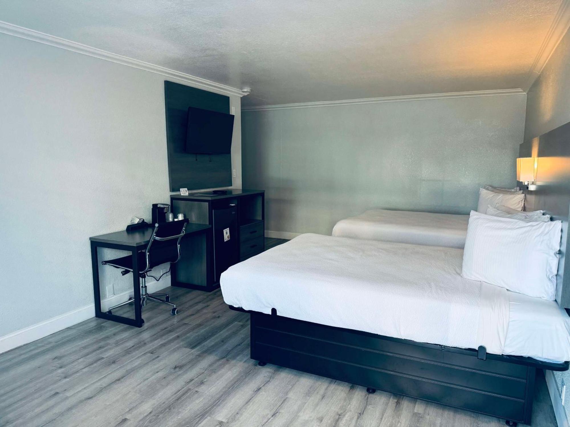 ทราเวลลอดจ์ เฟรสโน คอนเวนชัน เซ็นเตอร์ แอเรีย Motel ภายนอก รูปภาพ