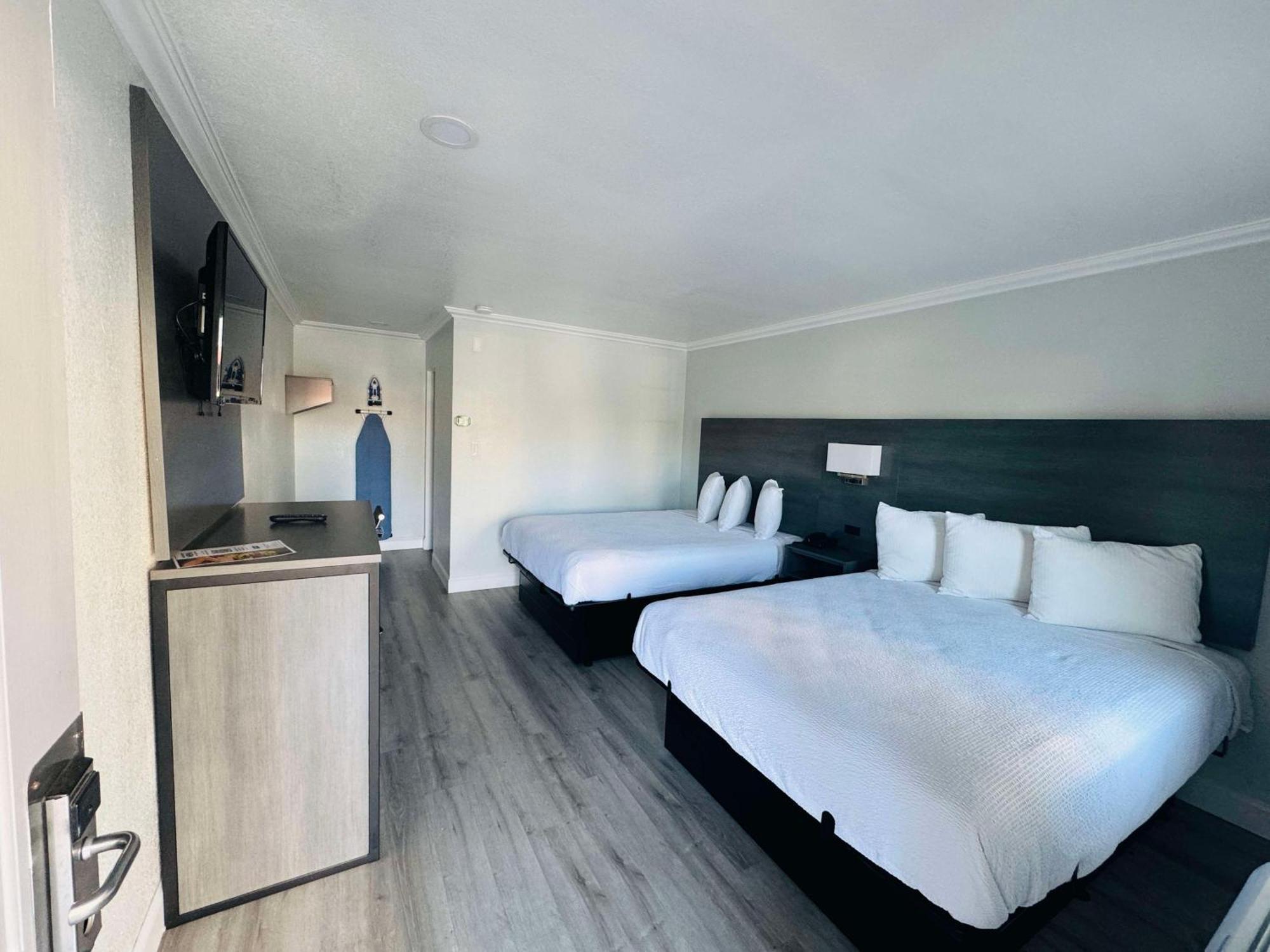 ทราเวลลอดจ์ เฟรสโน คอนเวนชัน เซ็นเตอร์ แอเรีย Motel ภายนอก รูปภาพ
